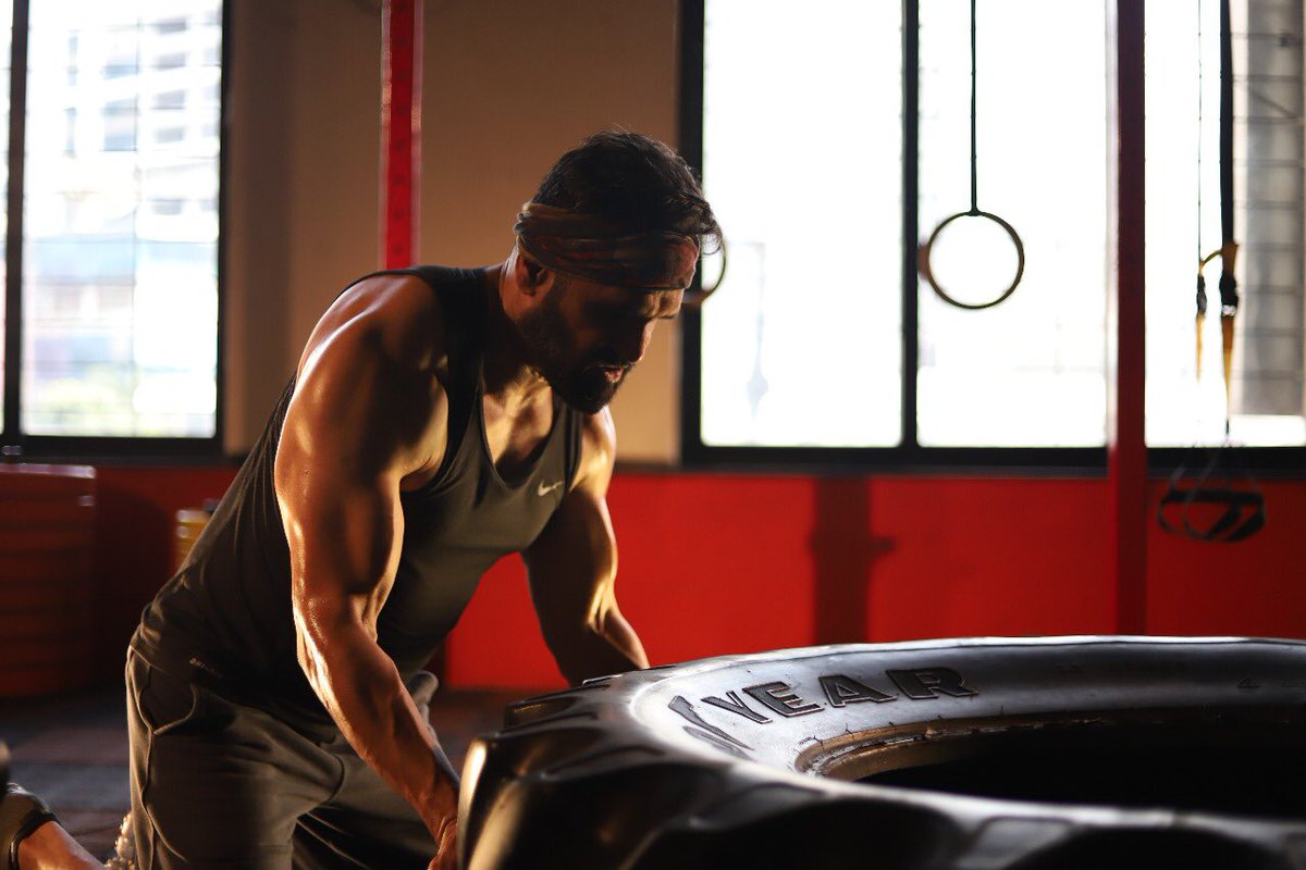 SunielVShetty's tweet photo. Workin on MYSELF, by MYSELF, for MYSELF! #ThinkAboutIt https://t.co/GCMLIgI8Ms