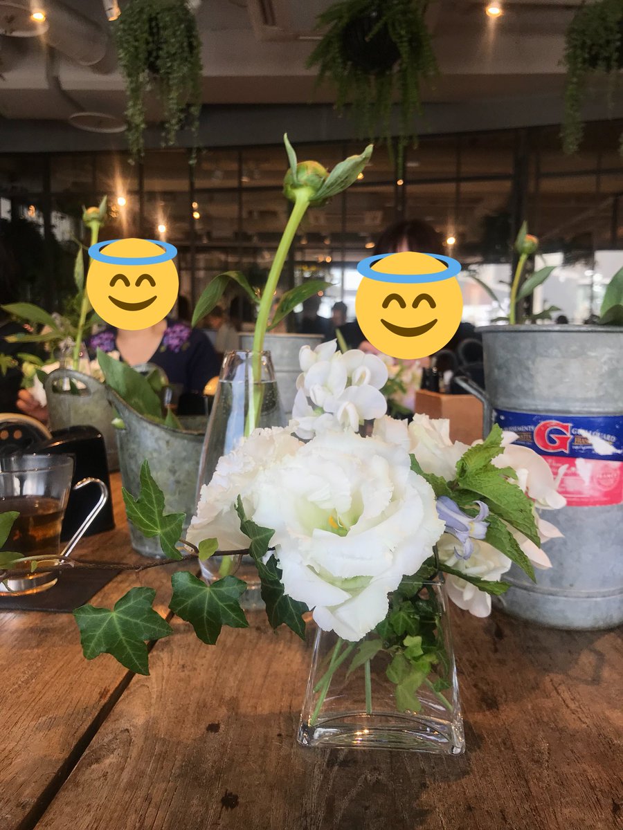ᴀ ʏ ᴜ ᴘ ʏ ɢ ᴏ ᴛ ᴏ A Twitter Aoyama Flower Market オフィス 一花一葉を生け方 一輪挿し 花瓶と花のバランスを学んできました 花屋で働くデザイン屋日記