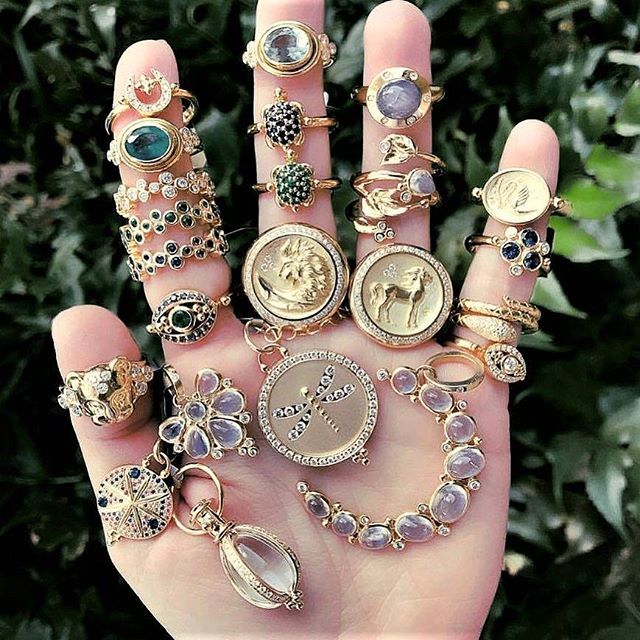gemgossip's tweet photo. Lots of blog posts coming at you this week — can’t wait to share an exclusive interview with @templestclair tomorrow AM 🙏🏼🌟
.
#showmeyourrings #templestclair https://t.co/2XPlMry1N7 https://t.co/MFMFQlPfwp