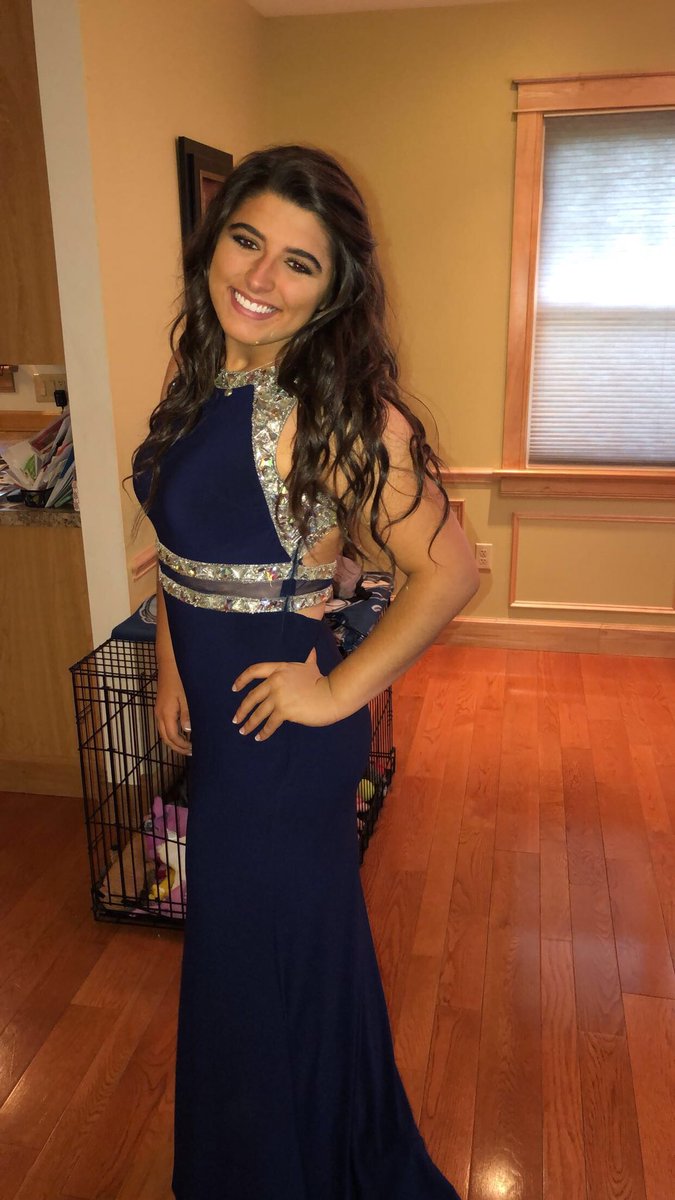 smldozer29's tweet photo. No one out there who is more stunning than this girl😍😍 https://t.co/K5qiQcY972