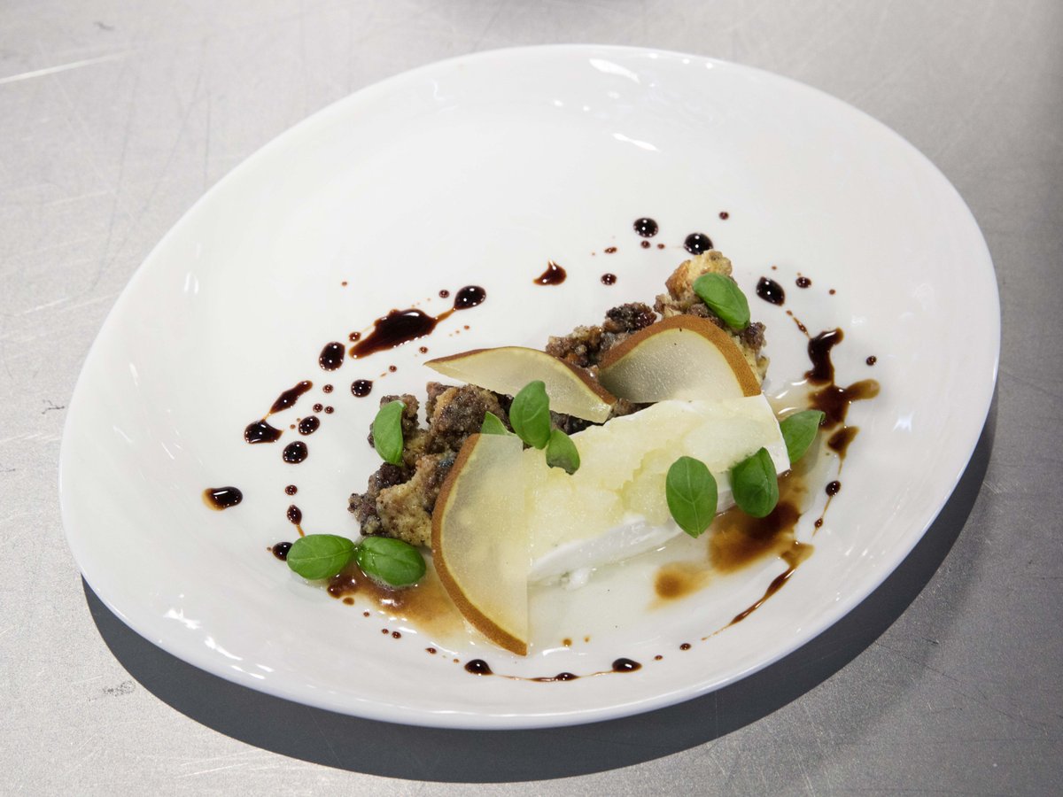 FoodNetwork's tweet photo. Check out everything @grittybritty made for Battle Blue Cheese! #IronChefAmerica https://t.co/vXiINpnOO5