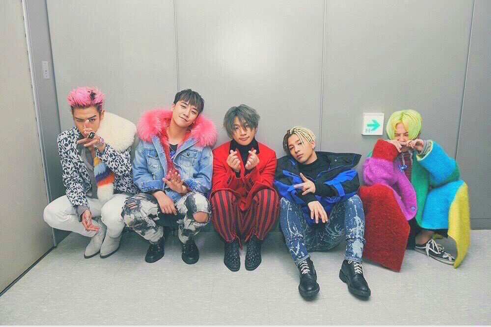 BIGBANG5人が帰ってきた時のLIVEで1人1本花を持って花道を作るらしいです。めっちゃいい案だと思う！是非やろう🤗