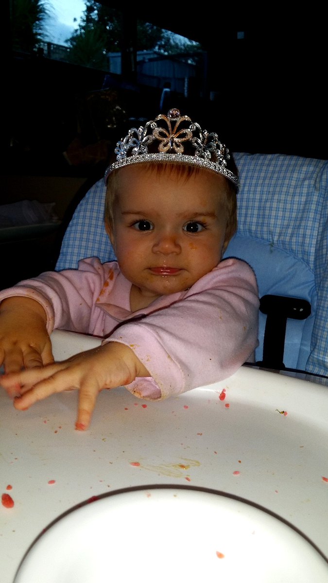 BekaHughes's tweet image. Little miss #princessintraining #toocute