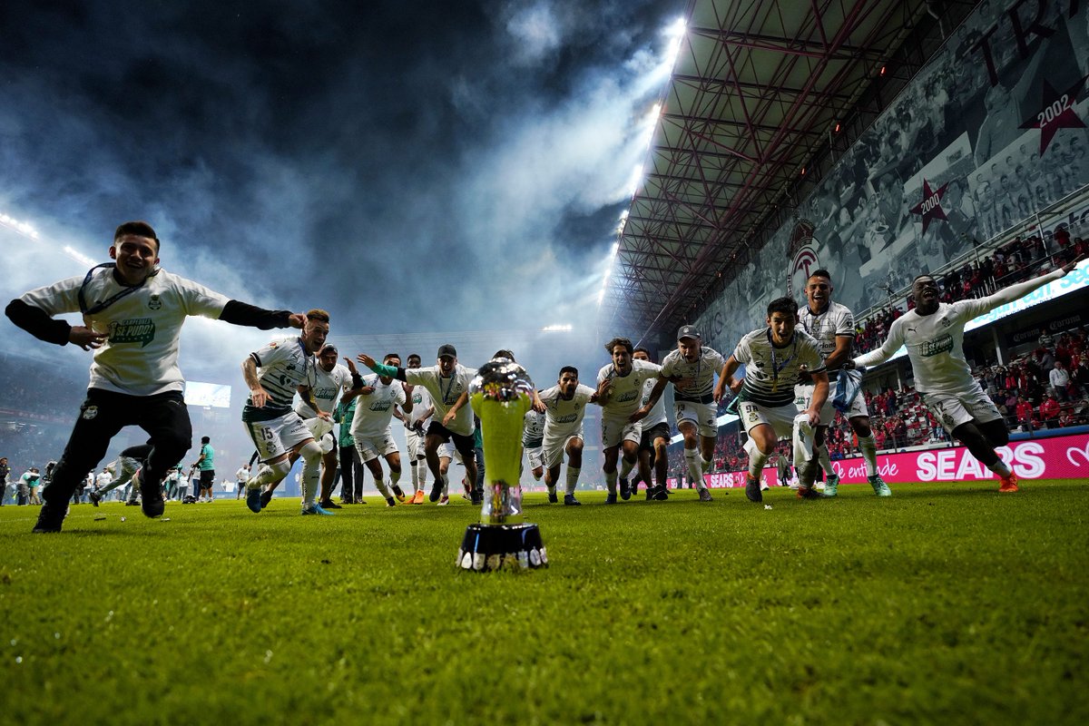 ClubSantos's tweet photo. La tercera es la vencida ✔

#SANTOSCAMPEÓN 🏆 https://t.co/bZuQGQo3pl
