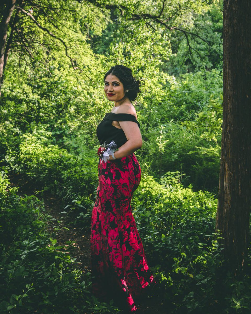alejaamendez's tweet photo. Living my best life 🥀✨
#ViewsFromTheNawf  #prom2k18 https://t.co/ecipyzxRph