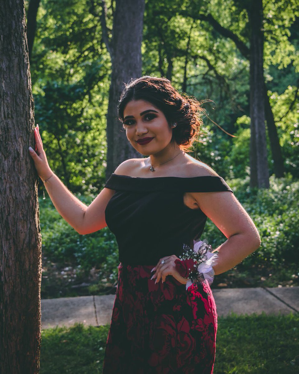 alejaamendez's tweet photo. Living my best life 🥀✨
#ViewsFromTheNawf  #prom2k18 https://t.co/ecipyzxRph