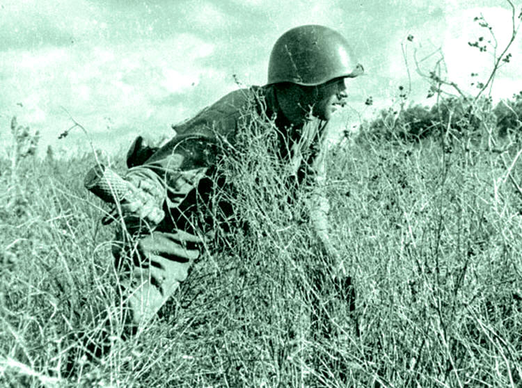 ранен сержант прикрывает отход