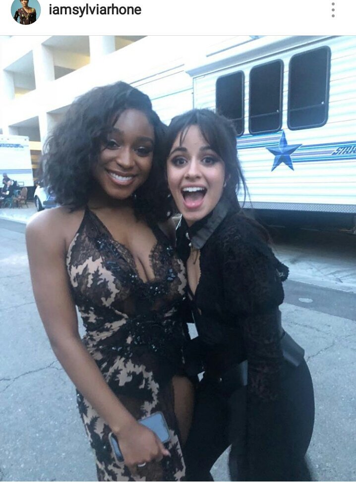 Annie5Harmony's tweet photo. YES BITCHES!!!!!!!!!!!!!!! FINALLY!!!!!!!!!!!!!!!!!!!!!!!!!!!!
NORMANI IS FREE FROM EPIC!! AHORA SABEN QUE LO DEL ODIO FUE TOOOOOOOOOOOOOODO PUBLICIDAD PARA DEJAR LA CARRERA DE MIS HIJAS POR LOS SUELOS. I HATE EPIC EVEN MORE!!!!!!!! https://t.co/LfPujyYHfH