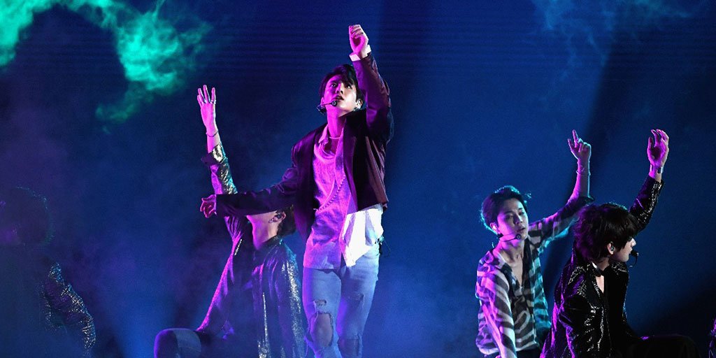 TNTLA's tweet photo. 💜 ALUCINAMOS con la presentación de @BTS_twt en los #BillboardEnTNT 💜 Repasamos su inolvidable show, aquí 👉🏼 https://t.co/Crsvqg8H7c ¡Cuéntanos cuál fue tu momento favorito! 🌟

#BBMAs 
#ARMY
#ARMYEnTNT https://t.co/R7uDRtwZmB