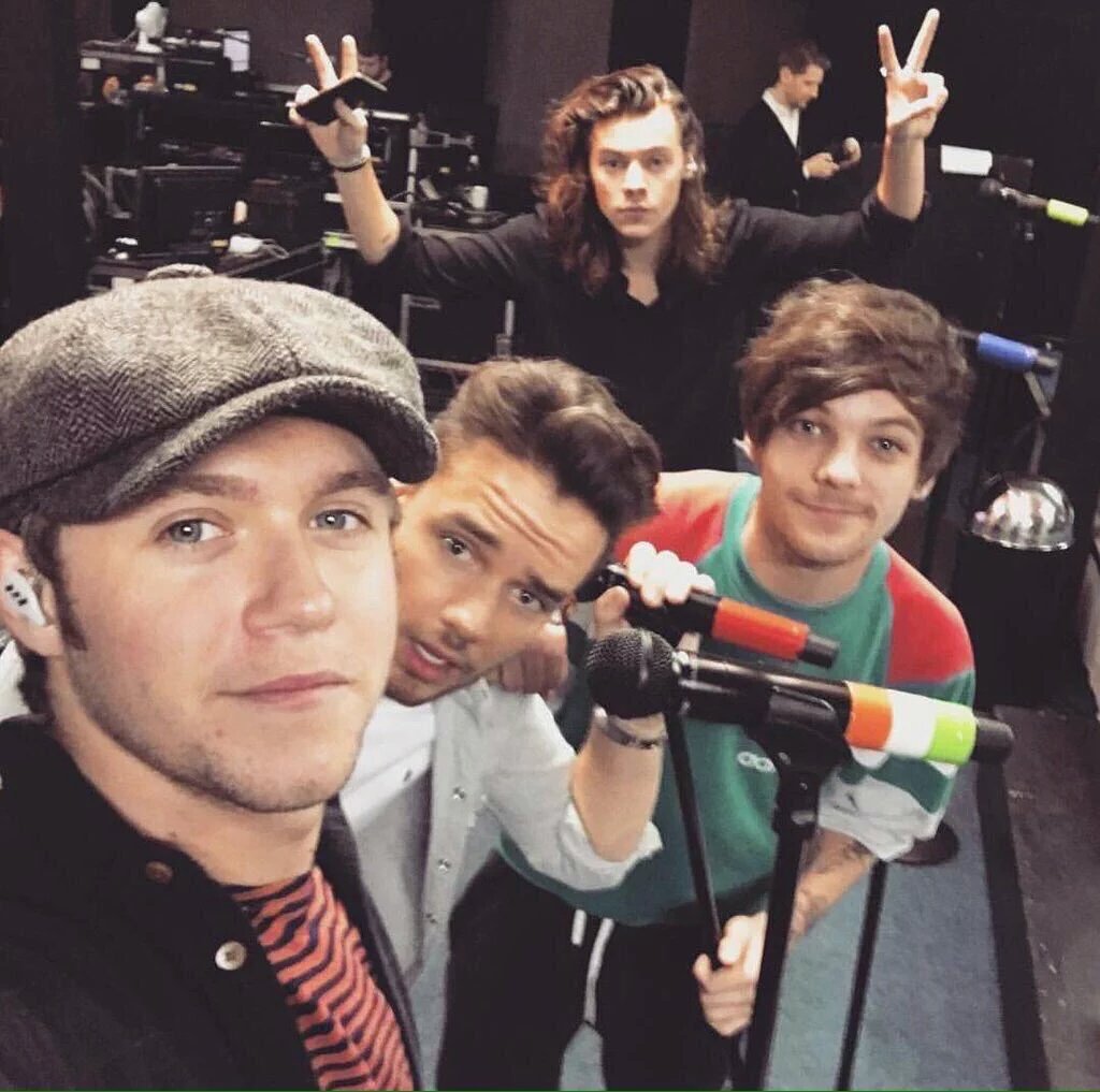 ZlayingZjmft1D's tweet image. always and forever the best boyband in the world LIVING LEGENDS

#1DBBMAs 
#BBMAs