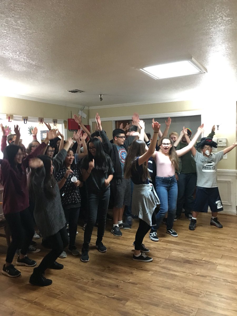 Mendozascience1's tweet image. CJSF performing for the residents of Pleasant Hill Manor. #Cjsf #sequoiamsgiants #talentshow #communityservice