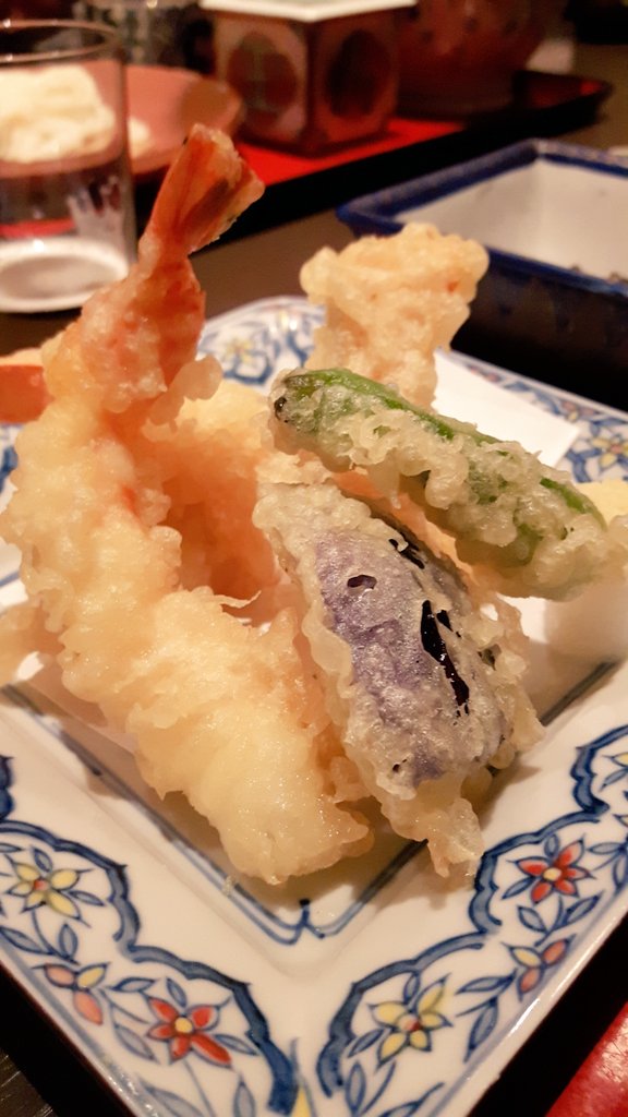 ropyropy's tweet photo. ランチタイム。皆さんと色々なお話をしながら😋
#パソコムプラザ #クラスで街歩き #東京ガーデンテラス紀尾井町 #ROSEWEEK2018 #紀尾井町ささ樹 #ばら #バラ #薔薇 https://t.co/kAgBTHMuMF