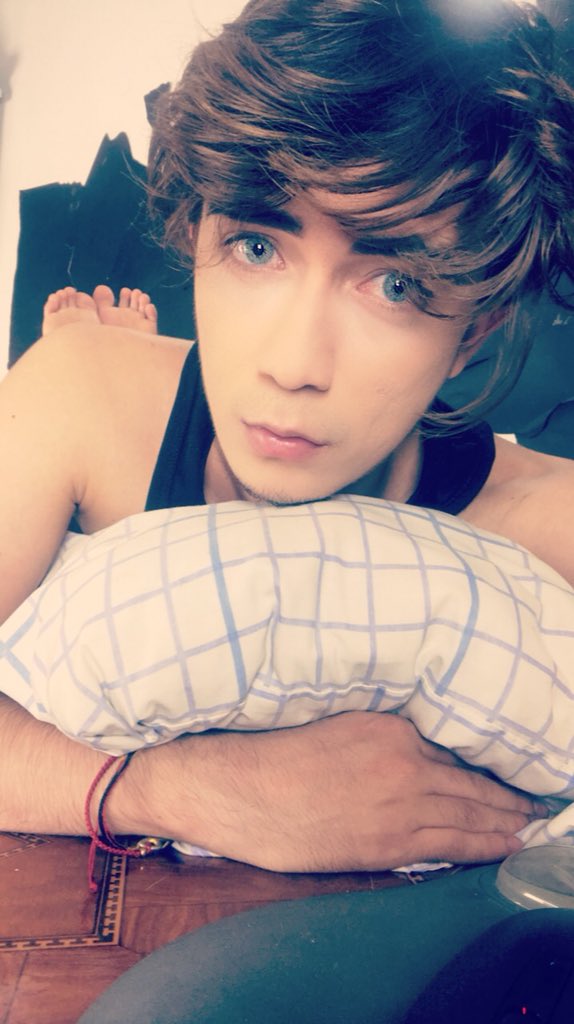 stuarfox's tweet photo. Hi guys Go now online in @chaturbate @cbcams @tweetmycam @ChaturbateMode @MaleCams @ChaturbateShare @EliteMaleCams #camshow #chaturbating @CuteHotBoys https://t.co/NP0QI1oKQ6