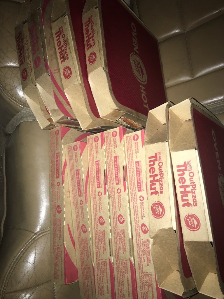 TheRealFreddyG_'s tweet image. Yah hit up the #PizzaPlug On fb for 3.50$ pizza , MY MAN LEGIT 🙌🏼💯