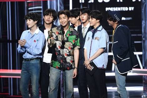 SalianShyamili's tweet photo. My #legendarykings @BTS_twt won again @BBMAs #TopSocialArtistAward i am so happy right now time to celebrate #congratulations to @BTS_twt and #BTSARMYs all over the world @Min_Yoon_Ji @AmorreBts @BangtanINDIA https://t.co/MPkqyAgEv5