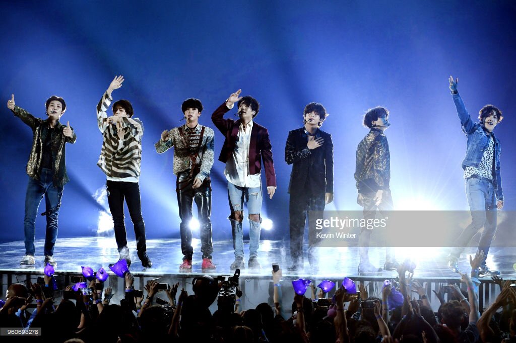 taehyungpic's tweet photo. #FAKE_LOVE #BBMAs 

#BTS_BBMAs @BTS_twt 
#방탄소년단 #BTS https://t.co/BLGzk3t2v6