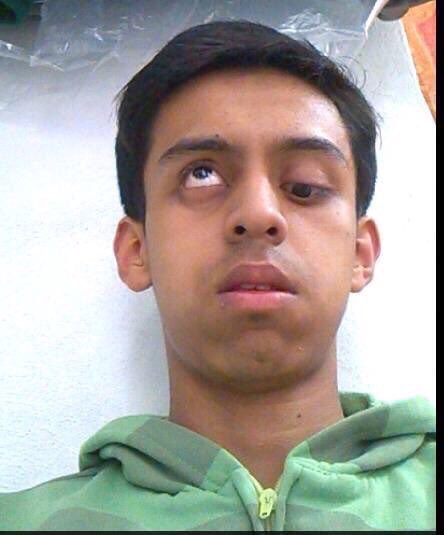 CBTisDIOS's tweet image. Un ojo al debate y el otro a los memes en twitter.
#DebateINE