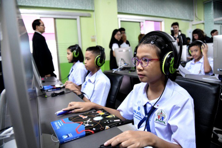 LearnEd_thai's tweet photo. Asawin Kwanmuang, #Bangkok #Governor, preside over the opening #ceremony of the new #BlendedLearningcontent by #LearnEducation at Mathayomprachaniwet #HighSchool under the jurisdiction of Bangkok Metropolitan Administration (BMA). #socialenterprise #Student #Education https://t.co/ccxtMtrPUi