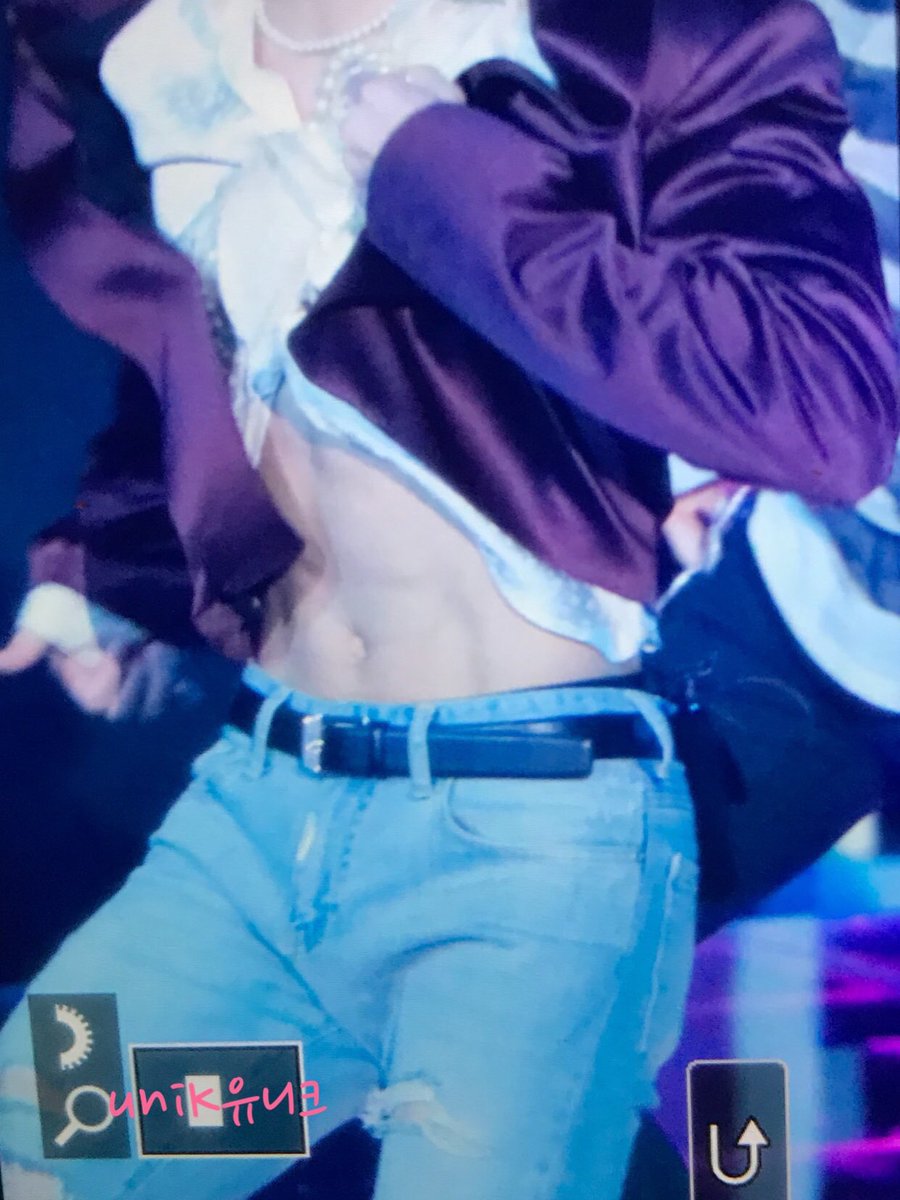 deCypherBTS's tweet photo. JUNGKOOK’s ABS FROM FOUR DIFFERENT ANGLES
you’re welcome but also fck I’m sorry

#BTSBBMAs #BTS_BBMAs #FakeLovePremiere @BTS_twt https://t.co/V8wFlSK82S