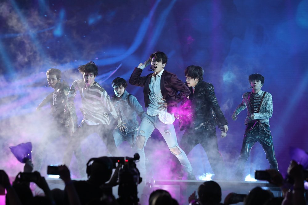 headlineplanet's tweet photo. BTS performed its new single Fake Love at the Billboard Music Awards (pics by Todd Williamson &amp; Brian Friedman for NBC) / @bts_twt https://t.co/1gCt5TKfPD