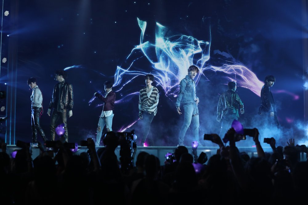 headlineplanet's tweet photo. BTS performed its new single Fake Love at the Billboard Music Awards (pics by Todd Williamson &amp; Brian Friedman for NBC) / @bts_twt https://t.co/1gCt5TKfPD