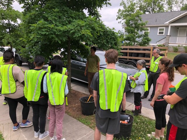 ATLBuffs's tweet photo. Had a great time at our annual #BuffsGiveBack day of service with @TreesAtlanta! Looking forward to our next day of volunteering. #ATLBuffs #ForeverBuffs https://t.co/t2AUDnup2M