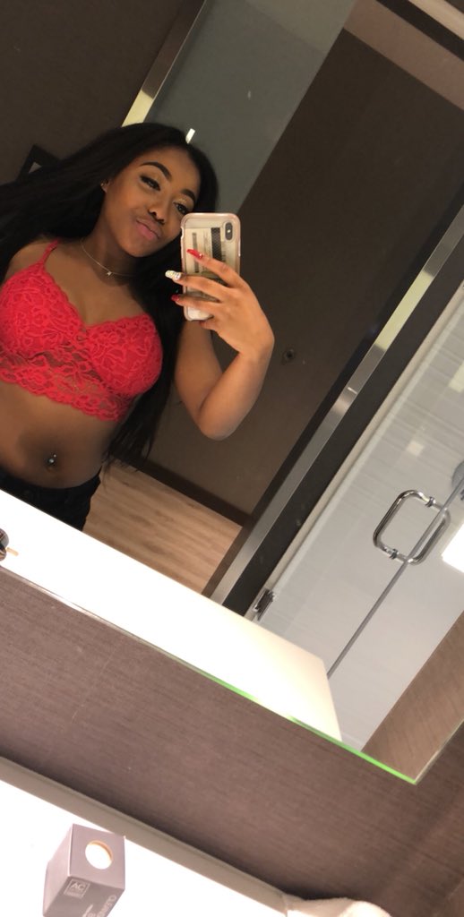 shorty___x's tweet photo. bad bitch shi 👅👑 https://t.co/lQ7lmnHRWz