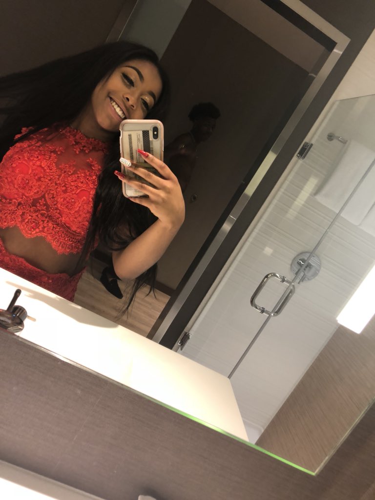 shorty___x's tweet photo. bad bitch shi 👅👑 https://t.co/lQ7lmnHRWz