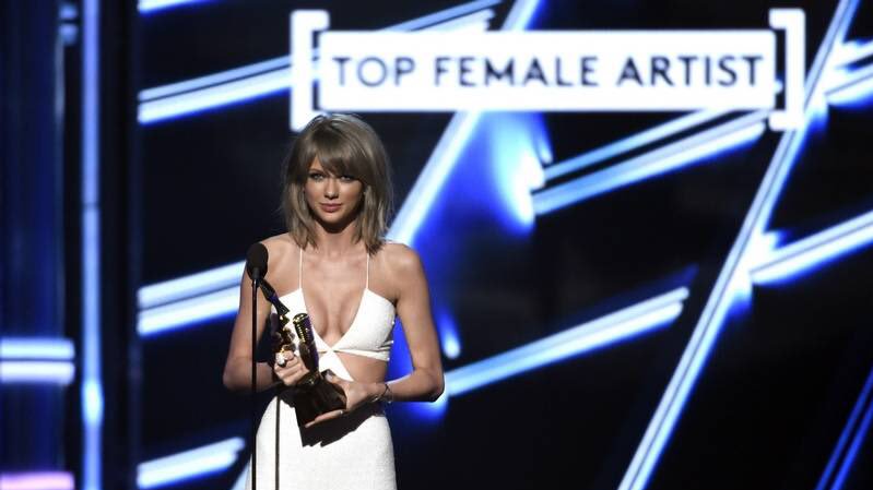 snakeyswifty's tweet photo. "TAYLOR SWIFT'S REPUTATION IS OVER."
#BBMAs https://t.co/OrPH3Dq9u7