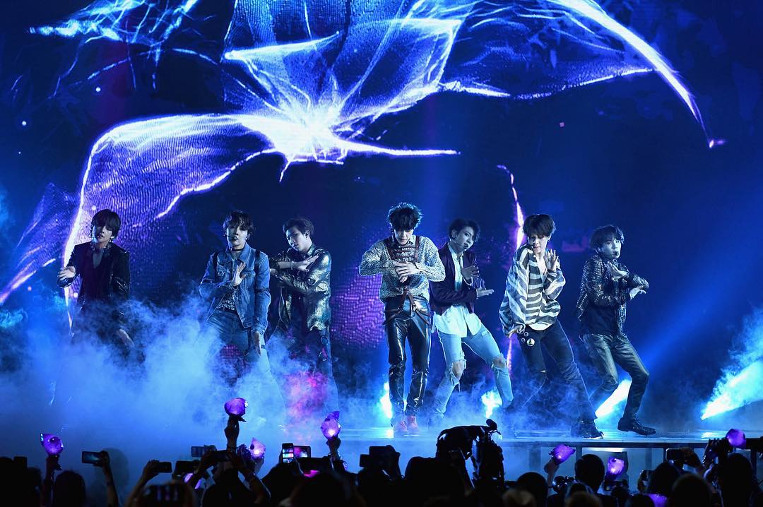 agirlinthepark's tweet photo. May 20, 2018. 
BTS is the first Korean group to ever perform their newest KOREAN title track and win an award for the second consecutive year at the Billboard Music Awards. #FakeLovePremiere @BTS_twt https://t.co/79eCv6Yy2O