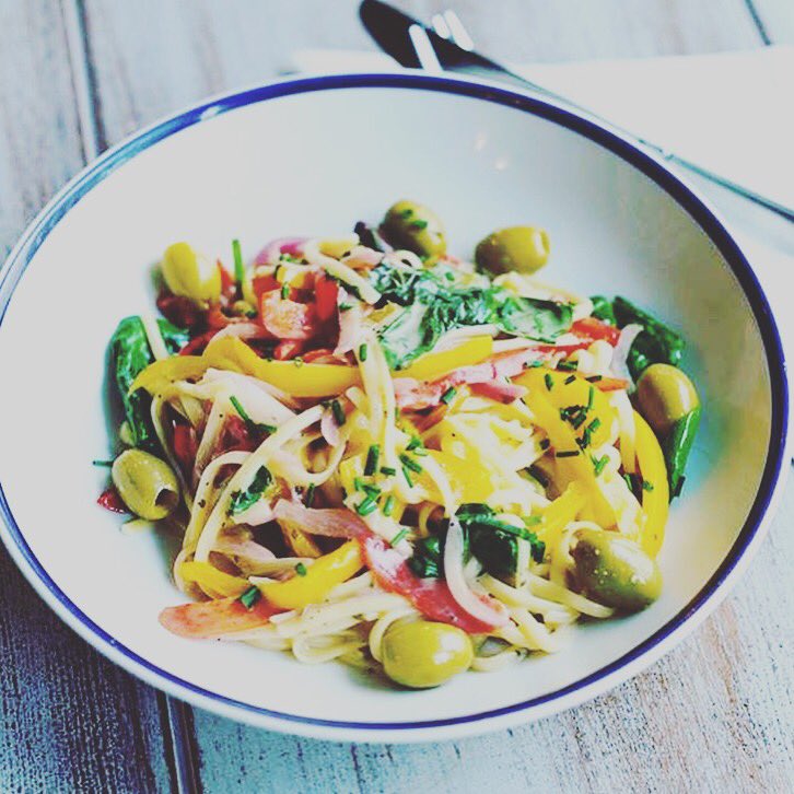 TheSlugEpsom's tweet photo. It’s happy Monday today! Means 50% off food! ❤️ #foodporn #foodlover #slugandlettuce ! PS. Don’t forget to book your table for Derby Weekend! https://t.co/0cdeyUvsLz