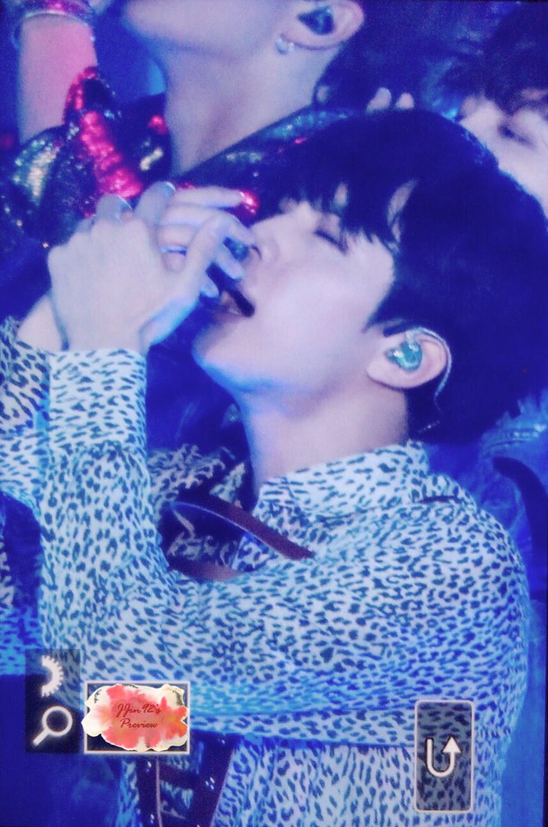JJin92_'s tweet photo. 180520 BBMAs

#진 #석진 #JIN https://t.co/3zuKk3Adrd