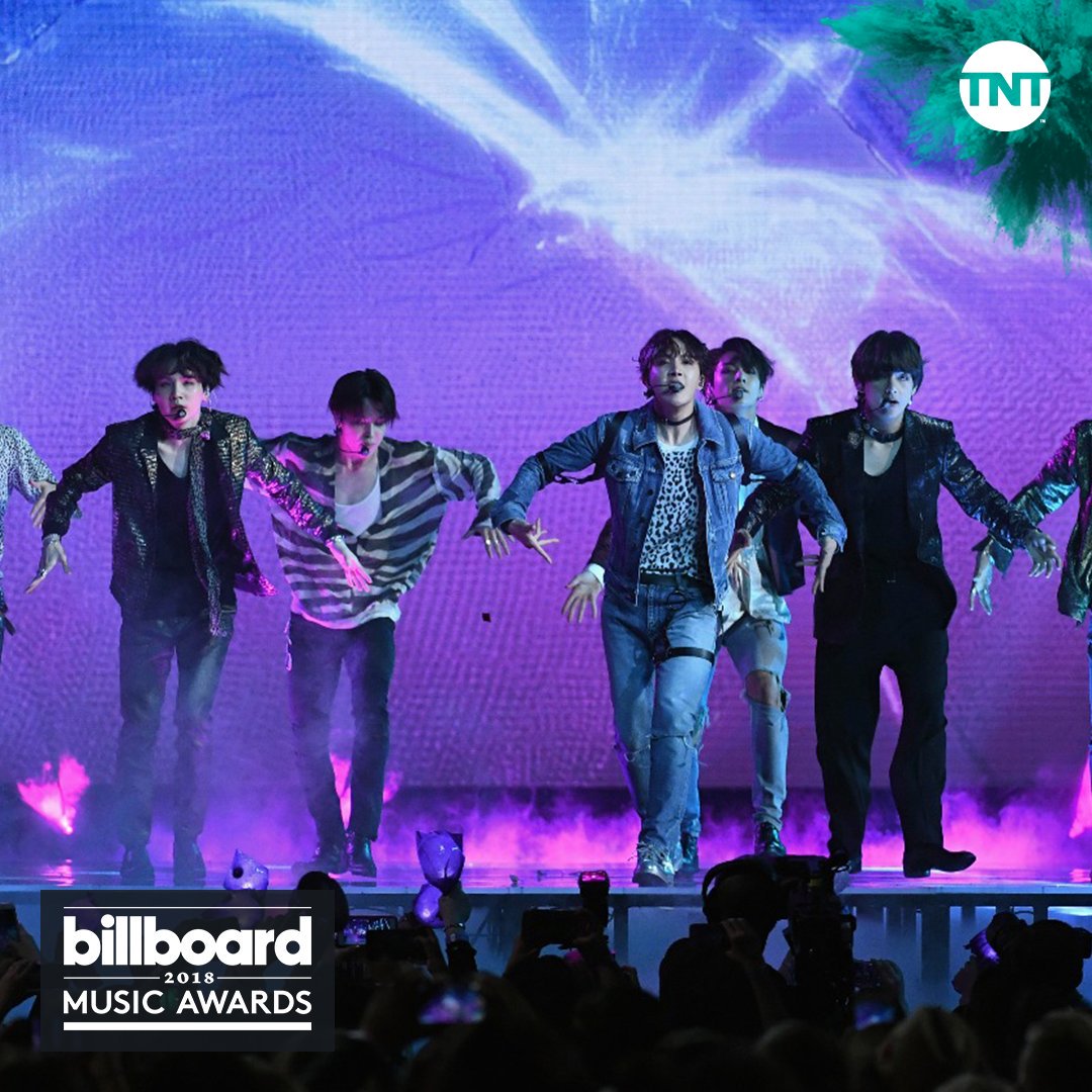 k4ther's tweet photo. Donde estaban estas cámaras? Porque estas fotos se ven mejor que las que grabaron @BTS_twt 
#BBMAs #BTSBBMAs #FakeLovePremiere https://t.co/7KOMopnZmY