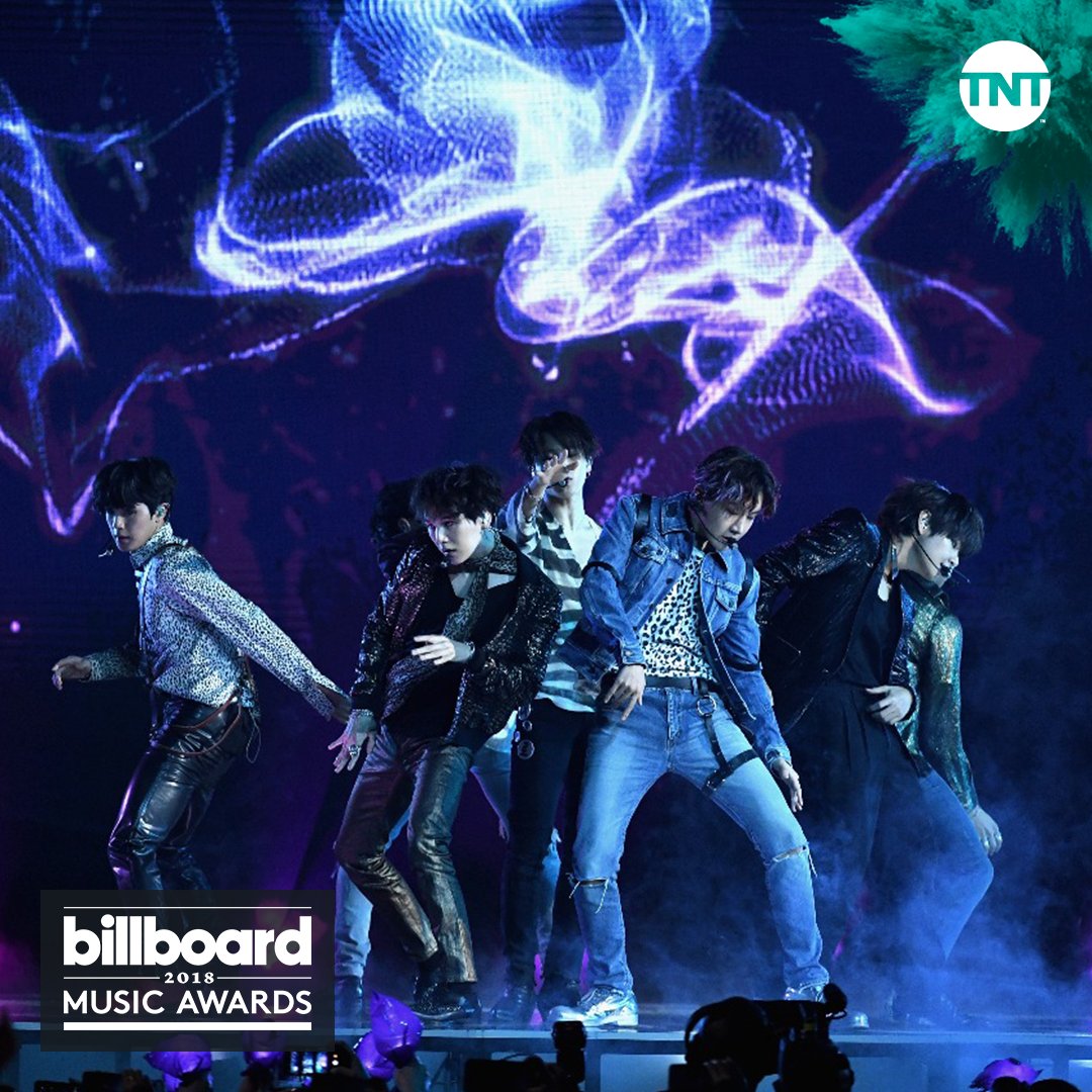 k4ther's tweet photo. Donde estaban estas cámaras? Porque estas fotos se ven mejor que las que grabaron @BTS_twt 
#BBMAs #BTSBBMAs #FakeLovePremiere https://t.co/7KOMopnZmY