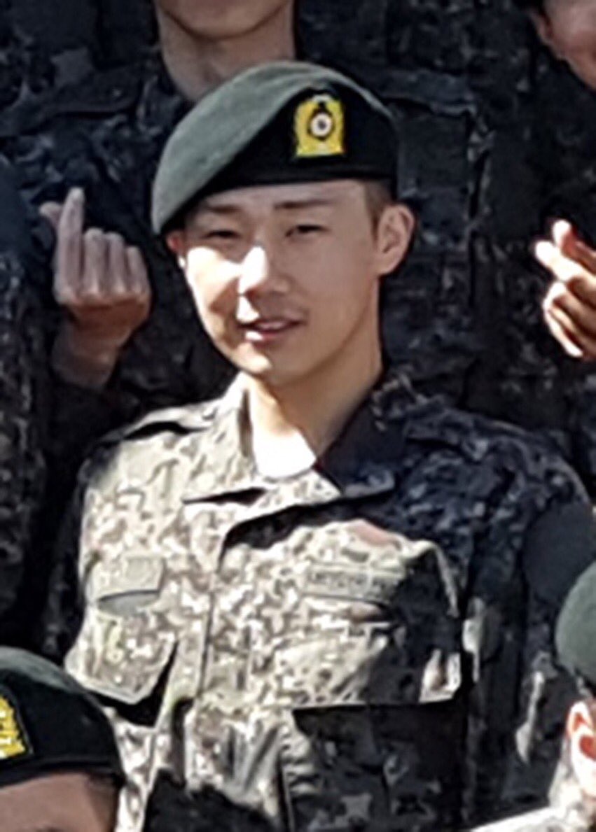 SpringDream0428's tweet photo. [Pic] 180521 Sunggyu in his uniform!! He looks so cute!!! ㅋㅋ

#인피니트 #성규 #김성규 #INFINITE #Sunggyu #Sungkyu https://t.co/kSCL2sR67s