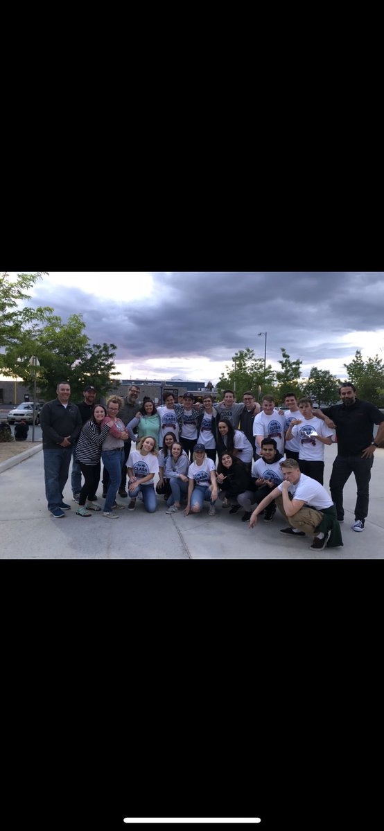 faithbennett810's tweet photo. Senior Sunset 💕💛👩🏼‍🎓☺️I am so happy to have all these wonderful people in my life. #classof2018 #seniorsunset @no_uh28 @mrsraker @NickG9090 https://t.co/LhtO3nnvRR