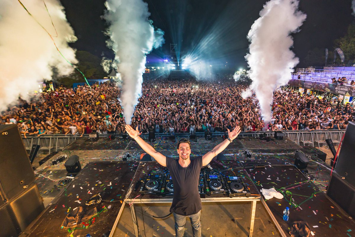 pachamacau's tweet photo. One of the most in-demand DJs today, @thomasgold is Macau-bound this Saturday, May 26! Hurry and get your advance tickets online via @ticketflap: https://t.co/MFhpM3eQ1B

VIP Table Bookings Available
Message us on Facebook for more details.
#PachaMacau #pacha #macau #thomasgold https://t.co/gz6Fo3bUOD