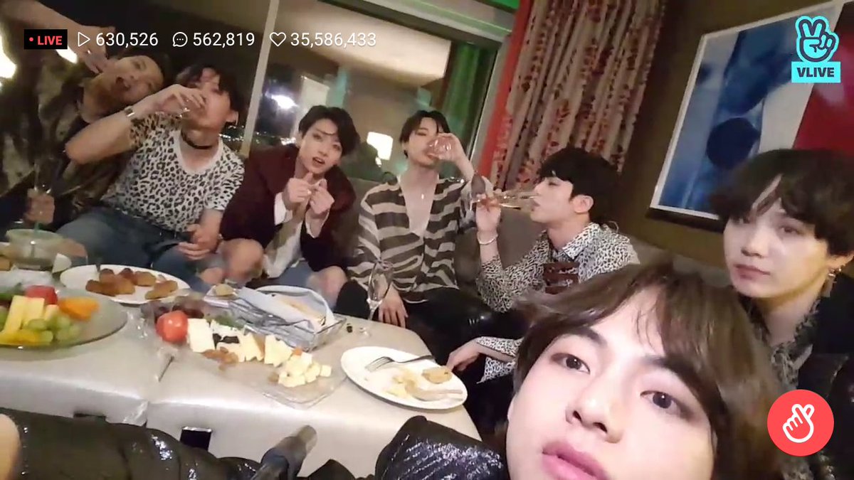caicedobele1's tweet photo. 💞Con un gran Final Feliz.💞

@BTS_twt
#FakeLovePremiere https://t.co/lbB9ZHkhHG