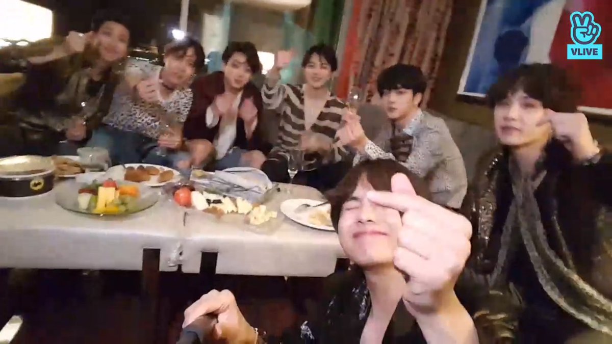 sevensential's tweet photo. THANK YOU @BTS_twt FOR  AKING TIME FOR US ARMYS! WE PURPLE YOU SO MUCH!!!! CONGRATULATIONS AGAIN 💜 #BBMAS https://t.co/ArpZVGpyN8