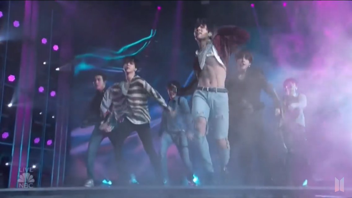 varieteeshop's tweet photo. This literally made #btsarmy go craaazzzy!!!!!! ๐ฅ๐โจ
#BTS #BBMABTS #FakeLovePremiere #FakeLoveBBMAs #FakeLovePAK #FakeLove #BTS1stPAK #jungkookabs #JungkooksAbs #JUNGKOOK https://t.co/HLPVYovy3m