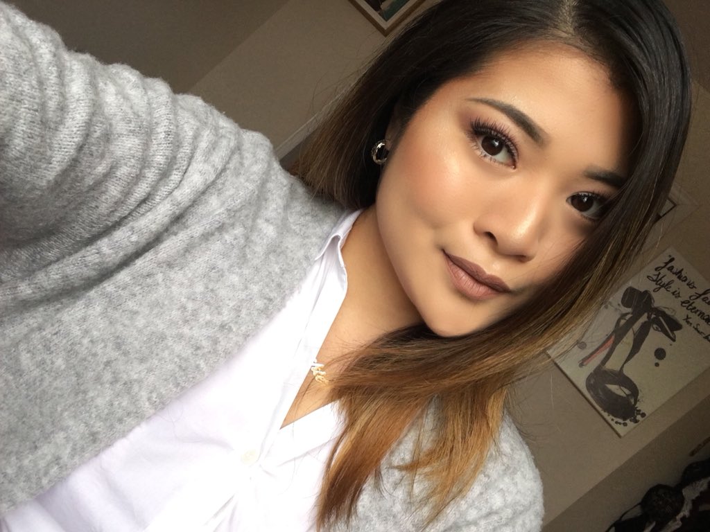 J_DeMonteiro's tweet photo. @TooFaced Peach Perfect Foundation, shade Warm Nude 
@PFCosmetics Butter Bronzer, shade Sunkissed Bronzer
@tartecosmetics Amazonian Clay 12hour blush, shade Paaarty 
@MorpheBrushes Babe In Paradise x Bretman, shade Vaygaytion 
@KATVONDbeauty Liquid Matte Lipstick, shade Bow N Row https://t.co/FLVI9tq0hU