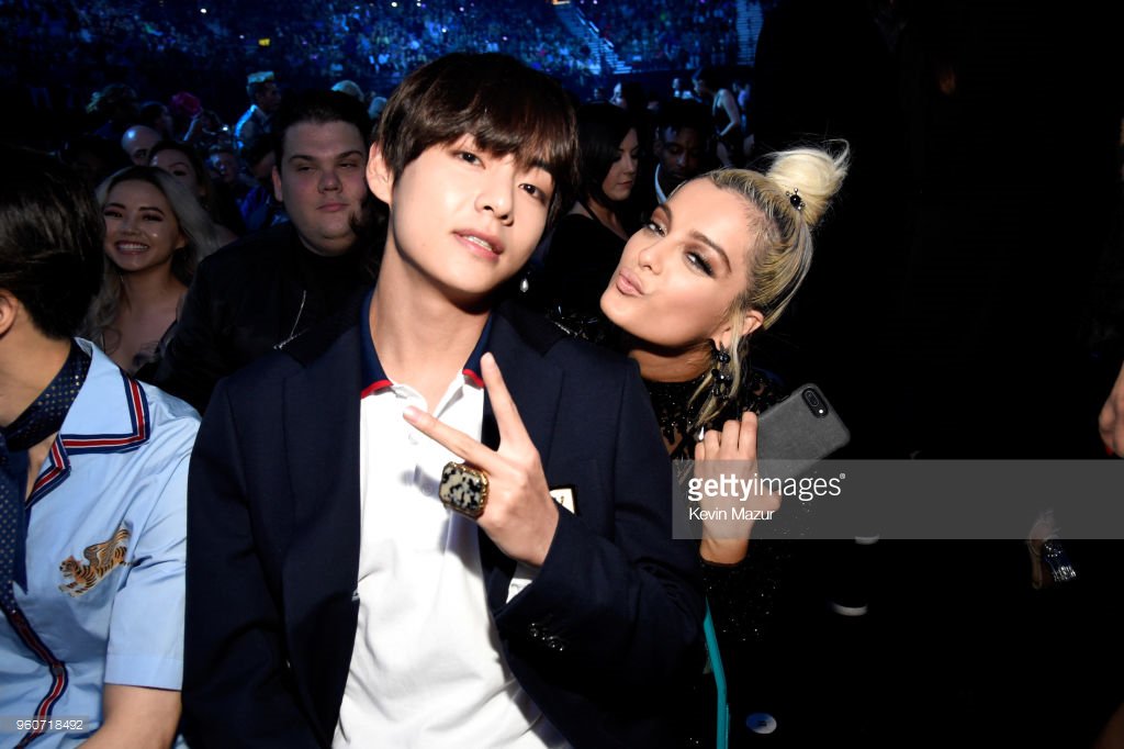 _candyclover's tweet photo. .@BTS_twt #V at the #BBMAs (Getty Images) https://t.co/xx1yLgXA64