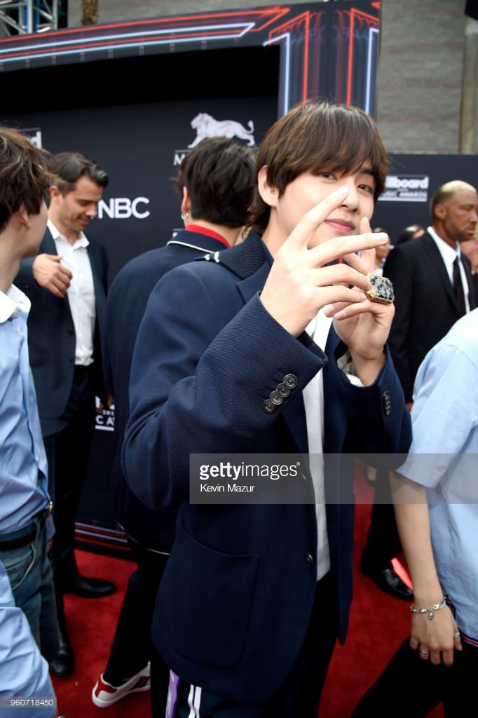 _candyclover's tweet photo. .@BTS_twt #V at the #BBMAs (Getty Images) https://t.co/xx1yLgXA64