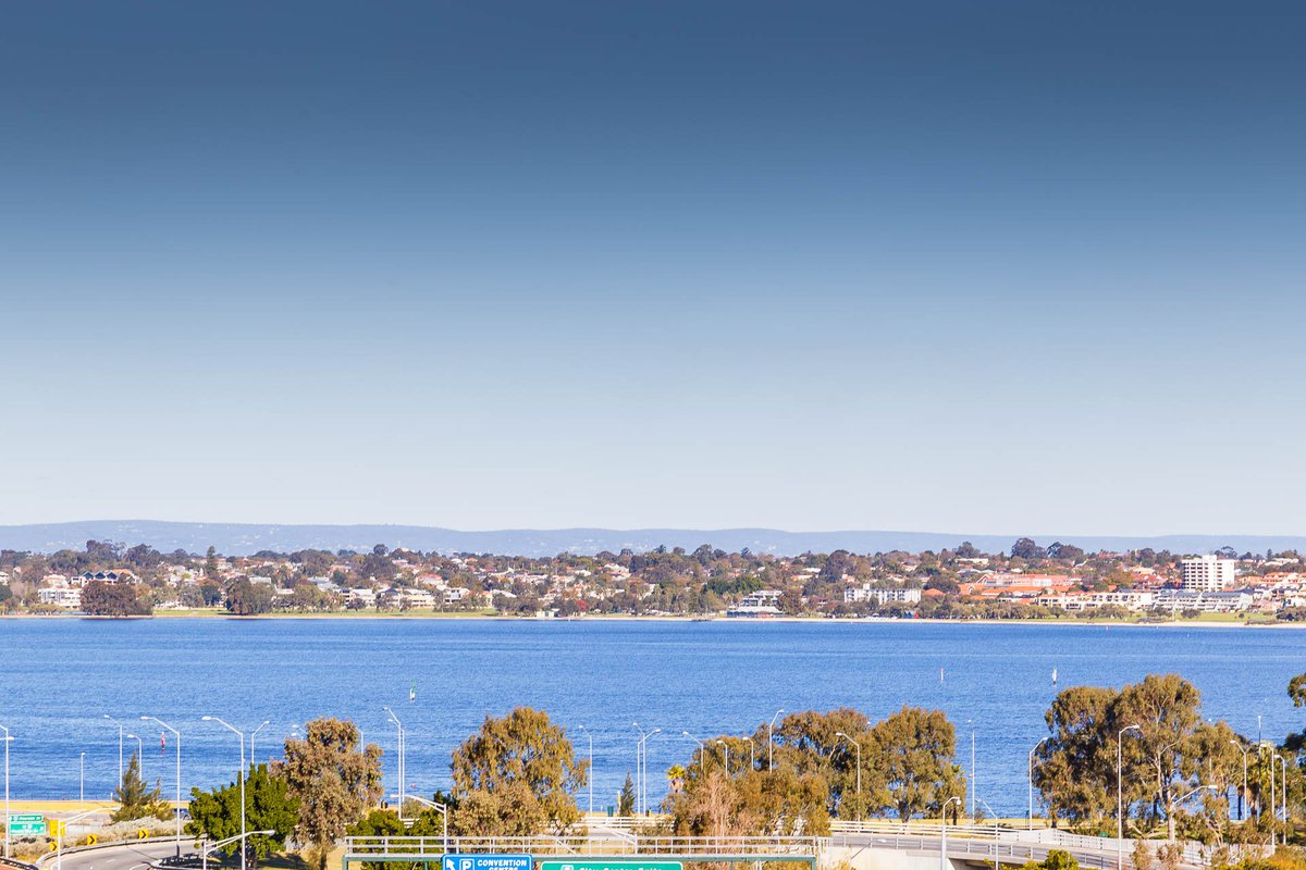 ReconDaily's tweet photo. A housing shortage is predicted for #Perth in the next two years as building approvals for new dwellings is at the lowest it's been since 2001.
#realestatenews #news #marketupdate #Perthmarket
Read more: https://t.co/16yje35A5V https://t.co/B9WX13jEVC
