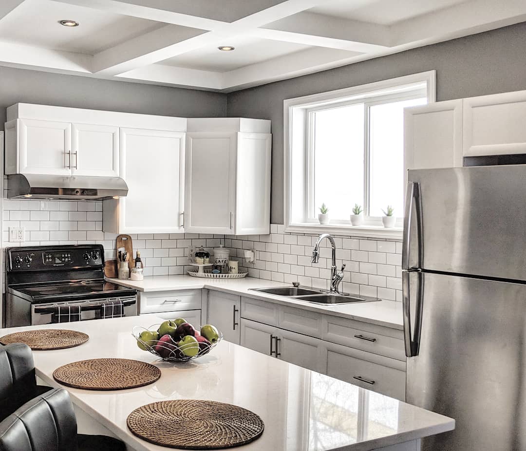 BM_Builders's tweet photo. When designing your #kitchen, be sure to choose a contractor that is able to balance your needs and desires while also being able to work with the available space and layout of your #home. https://t.co/aytLMyffCw
