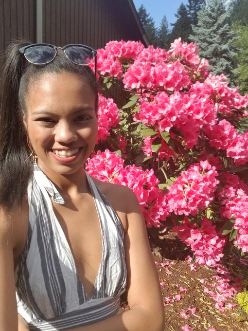 Ran several errands today dressed up in my fave dress and heels! Bae and I (my long term car of 2 years<a href="/tag/roses"class="tags"><span>#roses</span></a><a href="/tag/heels"class="tags"><span>#heels</span></a><a href="/tag/bae"class="tags"><span>#bae</span></a><a href="/tag/sexydress"class="tags"><span>#sexydress</span></a>