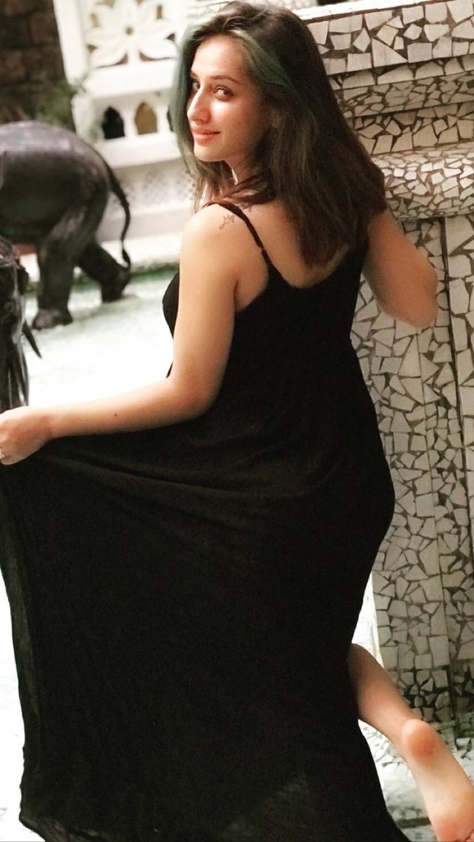 imsheikhnadia's tweet photo. I think about it all night to spread my wings and fly away🌟

#sheikhnadia #bollywoodactress #bollywood #HolidayApkeLiye #sheikhnadia_

Follow on Instagram for more updates https://t.co/zeYUMnh7Pe https://t.co/MNwqx9gwgp