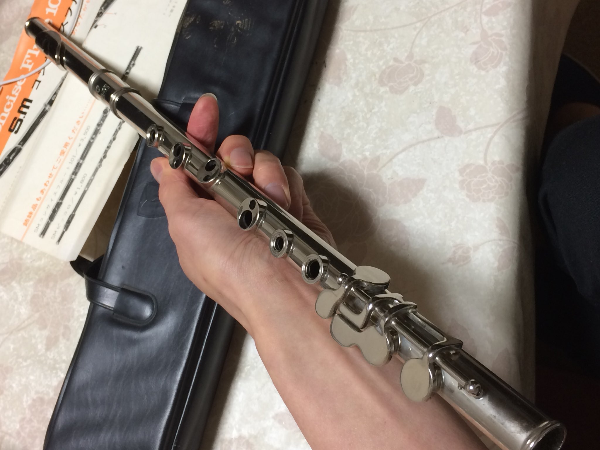 ゆうびんや Orivermusic こちらが代わりに 献上させていただく 興野製作所s Mコンサイスフルート フォークフルート といえる らしい ネット上でも情報少なすぎですか 40年くらい前にフルート練習用として開発されたもの らしい T Co