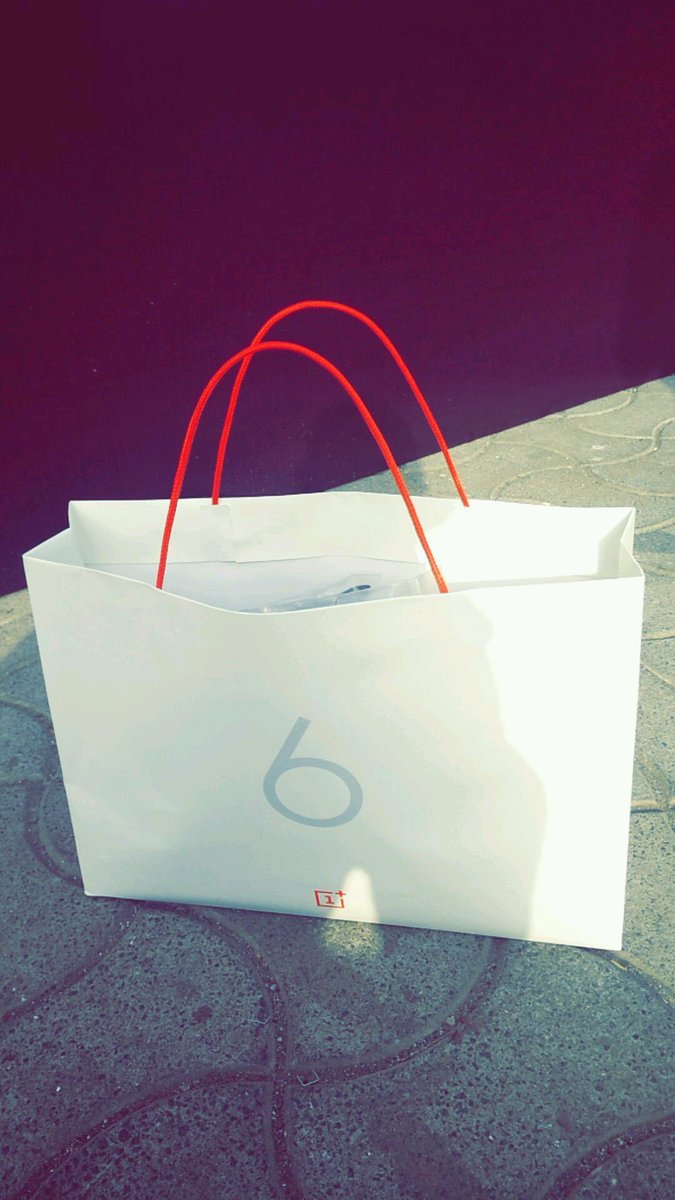 Tirth111's tweet photo. OnePlus 6 Swag 😁 #OnePlus6 #TheSpeedYouNeed #popup #Ahmedabad #EarlyBirds #ShareForOnePlus6 #OnePlus #OnePlusIndia @oneplus @OnePlus_IN @Vikas_AGL @petelau2007 @getpeid @szymonkopec https://t.co/xHasmEEwAv