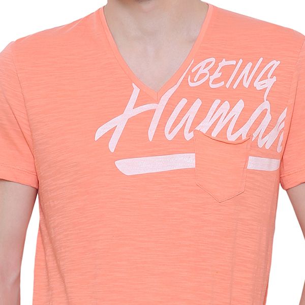 bebeinghuman's tweet photo. Let this peach tee be your easy pick for the day! #StyleForecast #BHTribe https://t.co/nps3PLQxk9